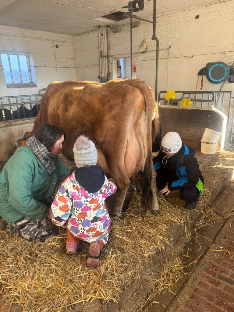 Sortie scolaire des élèves de 1ère et 2ème primaire à la ferme