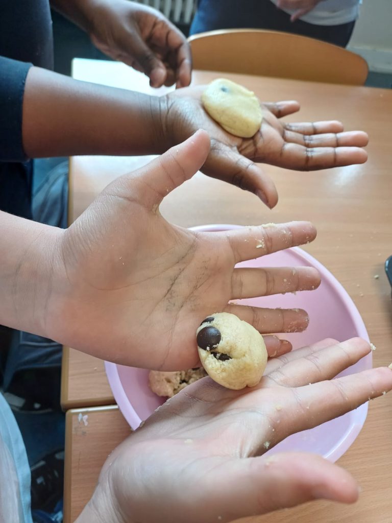 Activité « cookies » gourmande et mathématique avec les P4 ! 🍪📏